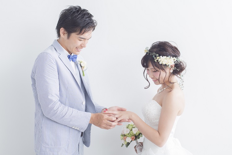 前撮りに結婚指輪はつけたほうがいい？